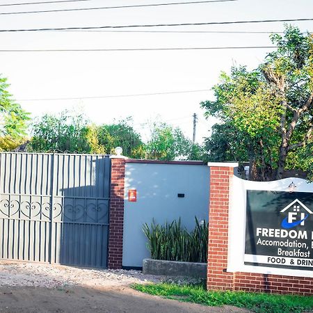 Freedom Inn 아루샤 외부 사진